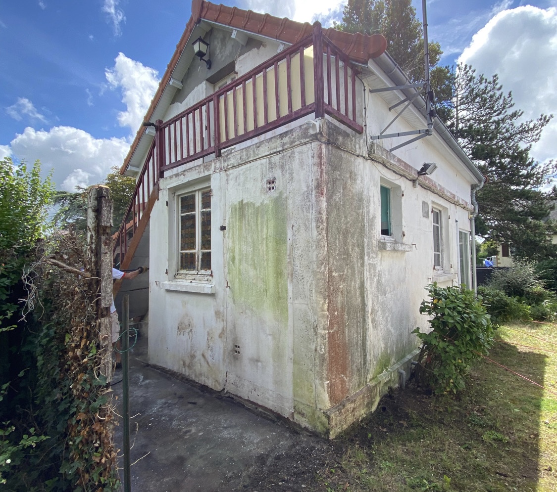 Façade côté latéral avant ravalement